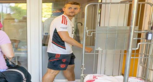  دي ليخت يخضع للكشف الطبي في بايرن ميونيخ